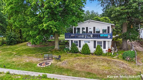 $399,000 | 4991 Lakeview Drive, Coral, MI 49322