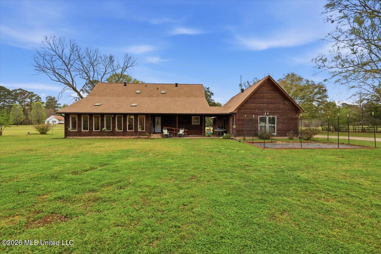 101 Country Meadow Road Clinton, MS 39056 - Photo 44 of 64 43-101 Country Meadow Rd _ Home Tours MS