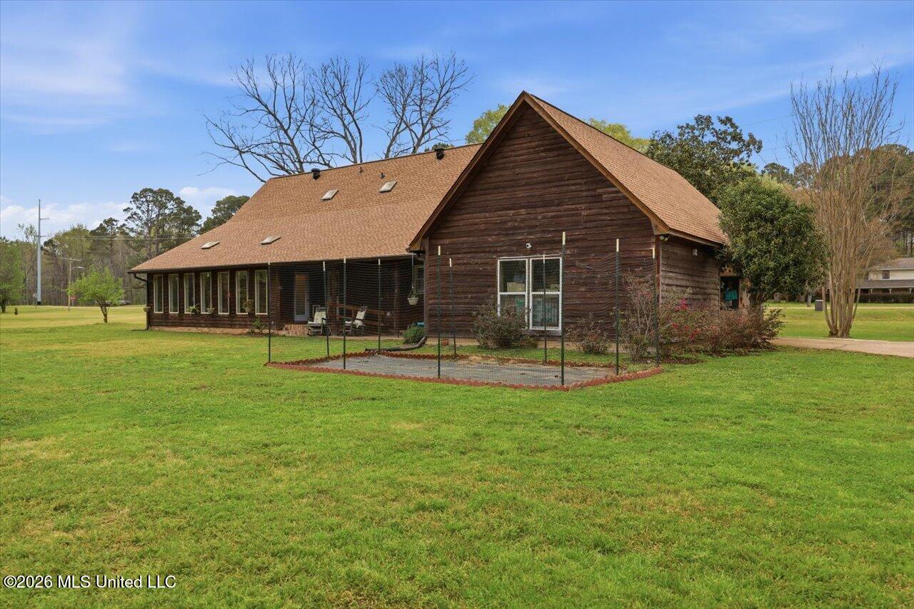 101 Country Meadow Road Clinton, MS 39056 - Photo 47 of 64 46-101 Country Meadow Rd _ Home Tours MS