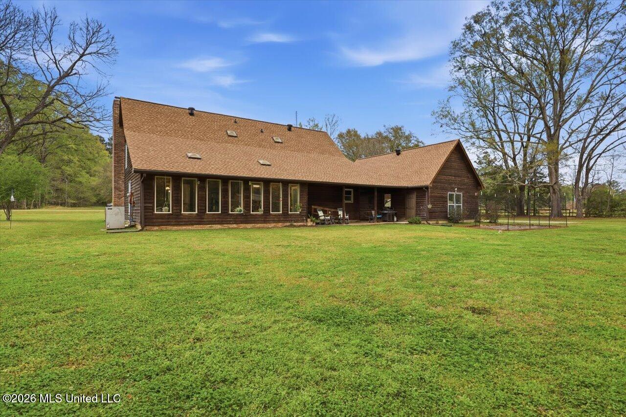 101 Country Meadow Road Clinton, MS 39056 - Photo 49 of 64 48-101 Country Meadow Rd _ Home Tours MS