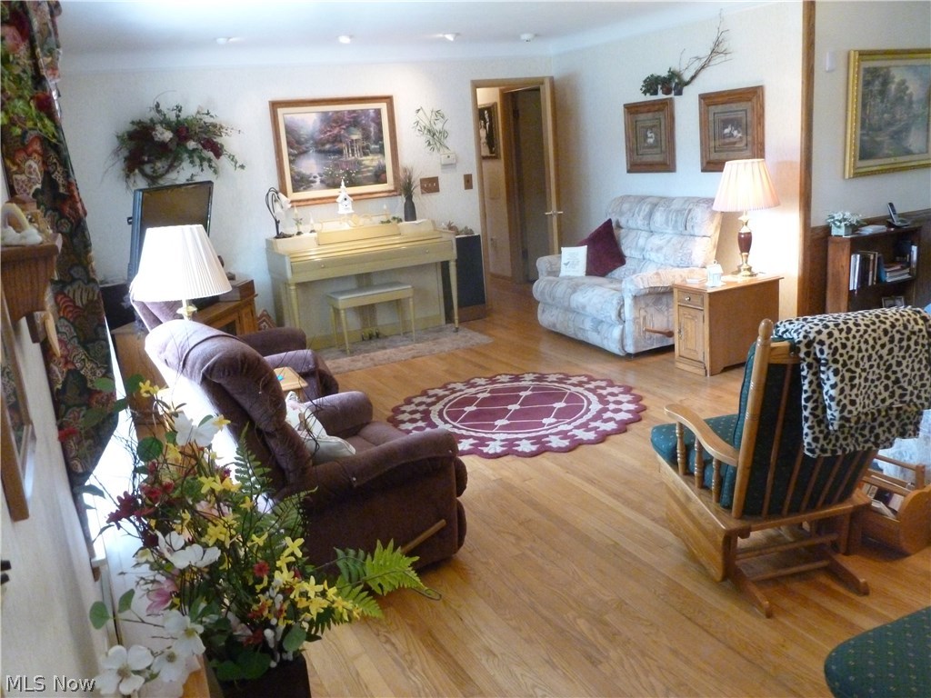 6390 Manchester Road Parma, OH 44129 - Photo 7 of 34