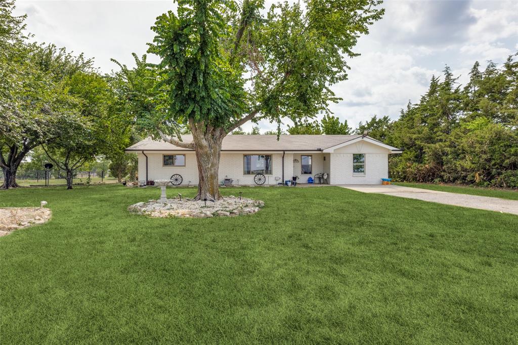 6482 County Road 321 Valley View, TX 76272 - Photo 4 of 40