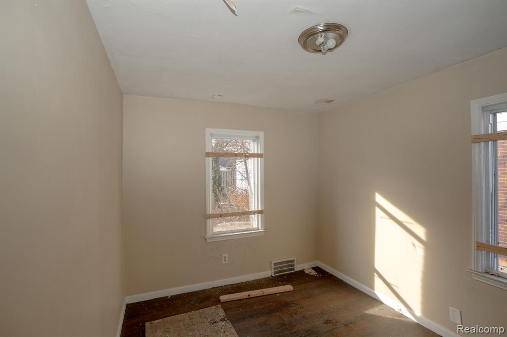 5045 Cadieux Road Detroit, MI 48224 - Photo 8 of 24