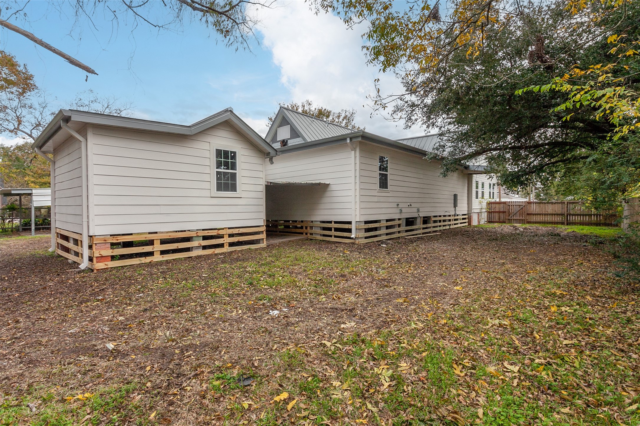 2630 Hazel Avenue Beaumont, TX 77702 - Photo 5 of 30 a backyard of a house with lots of green space