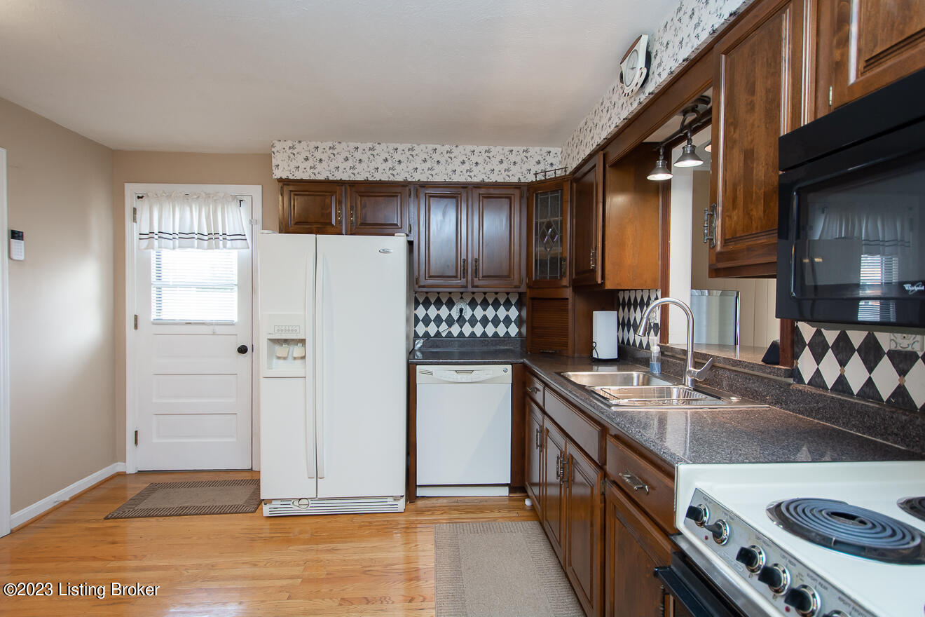6702 Delton Road Louisville, KY 40258 - Photo 10 of 46 Delton-19
