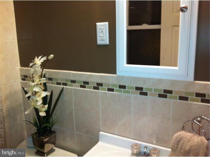 9708 Laramie Road Philadelphia, PA 19115 - Photo 15 of 19 Master Bathroom