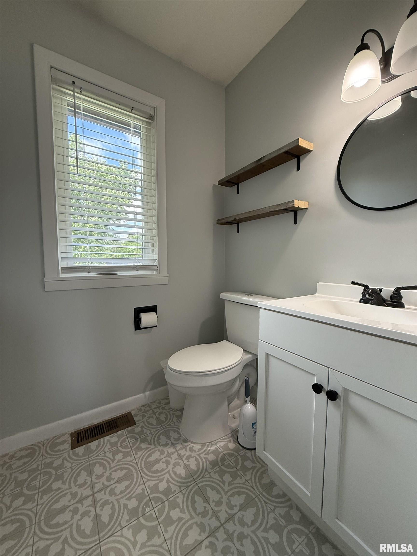 3 Cedar Drive Macomb, IL 61455 - Photo 13 of 24