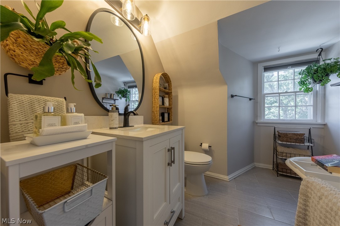 3706 Lytle Road Shaker Heights, OH 44122 - Photo 26 of 35 3rd Floor Bathroom