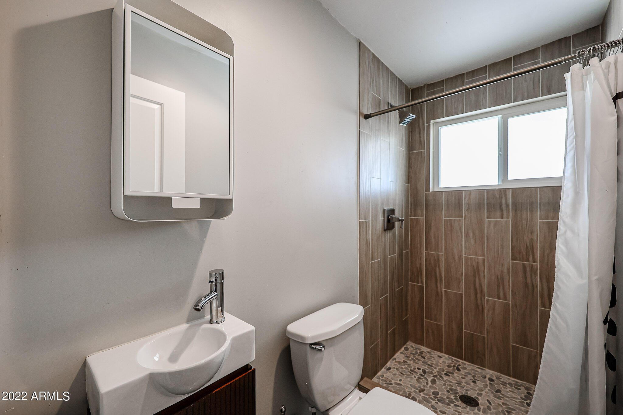 1034 East Elm Street Phoenix, AZ 85014 - Photo 21 of 30 3rd bathroom