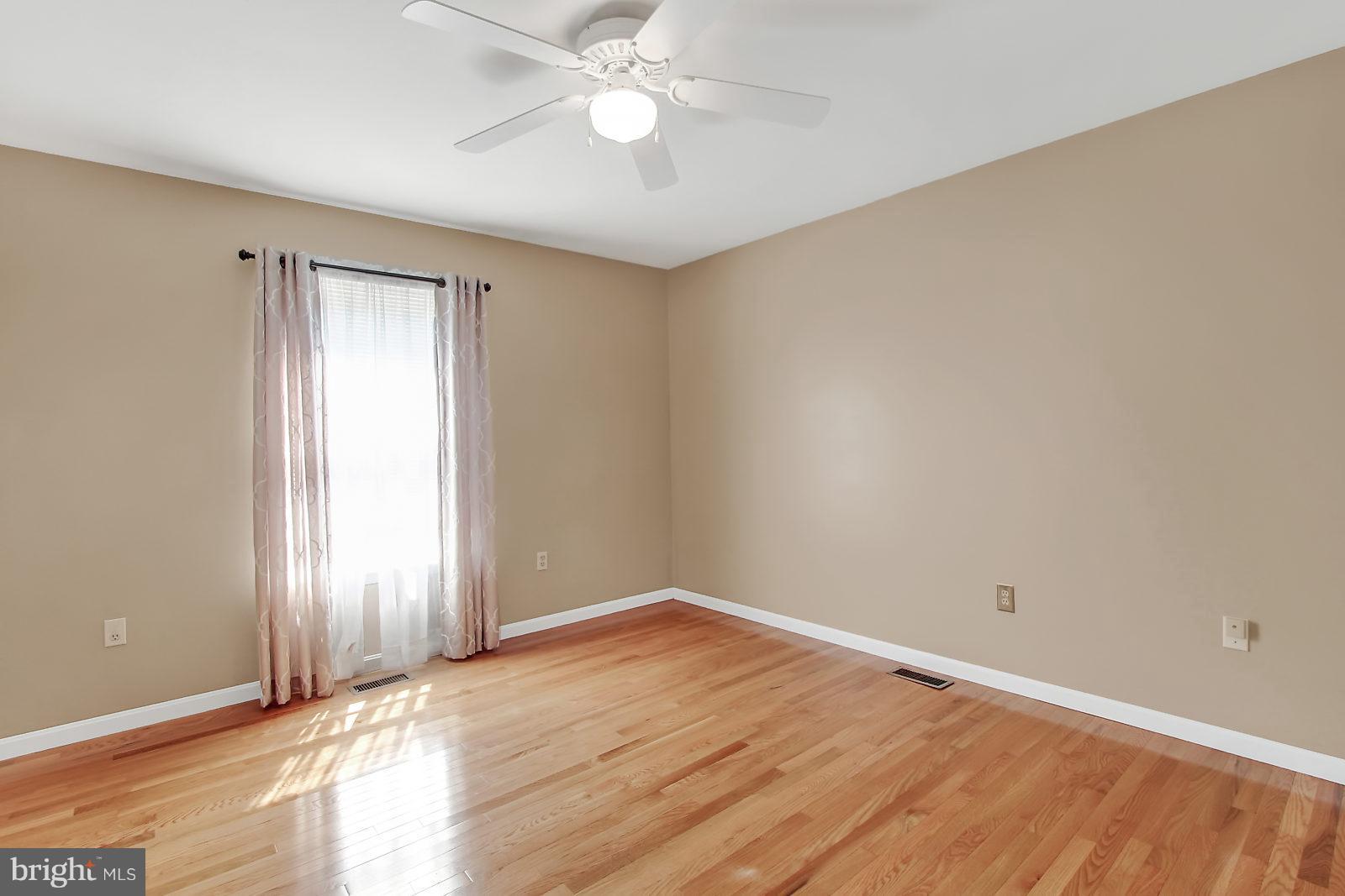 7846 North Cove Road Baltimore, MD 21219 - Photo 16 of 30 Bedroom (Master)