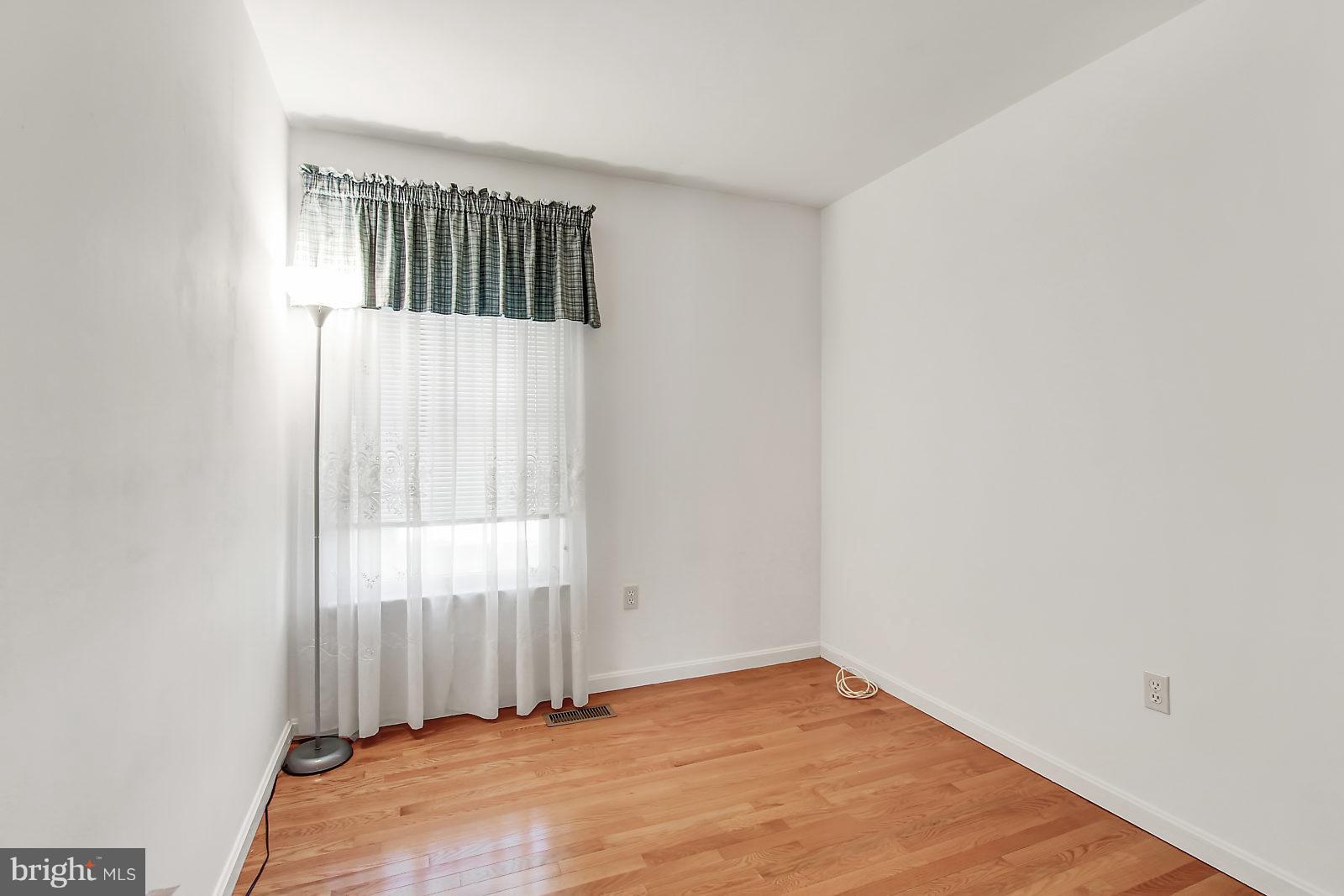 7846 North Cove Road Baltimore, MD 21219 - Photo 20 of 30 Bedroom