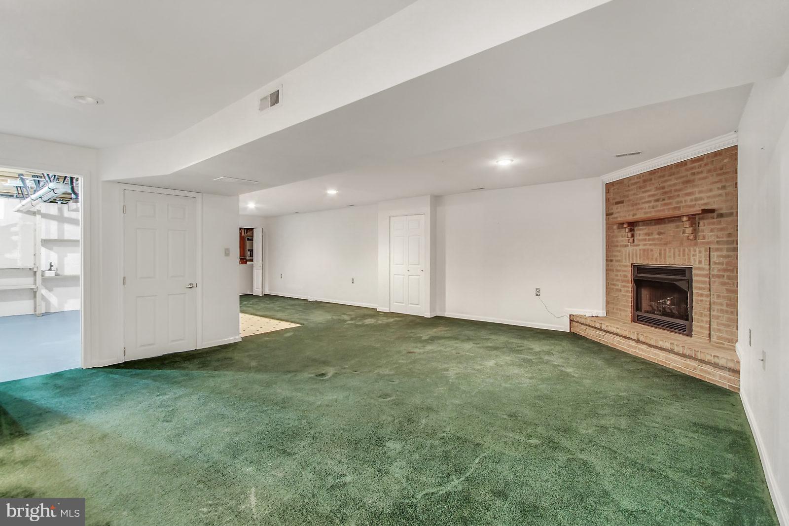 7846 North Cove Road Baltimore, MD 21219 - Photo 23 of 30 Lower Level Family Room