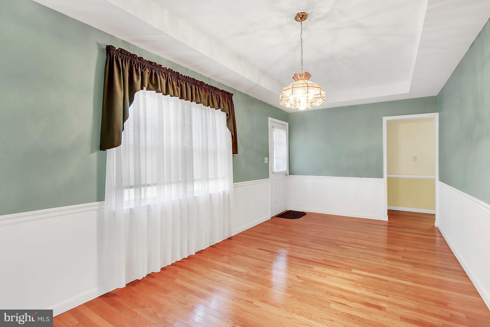 7846 North Cove Road Baltimore, MD 21219 - Photo 7 of 30 Dining Room