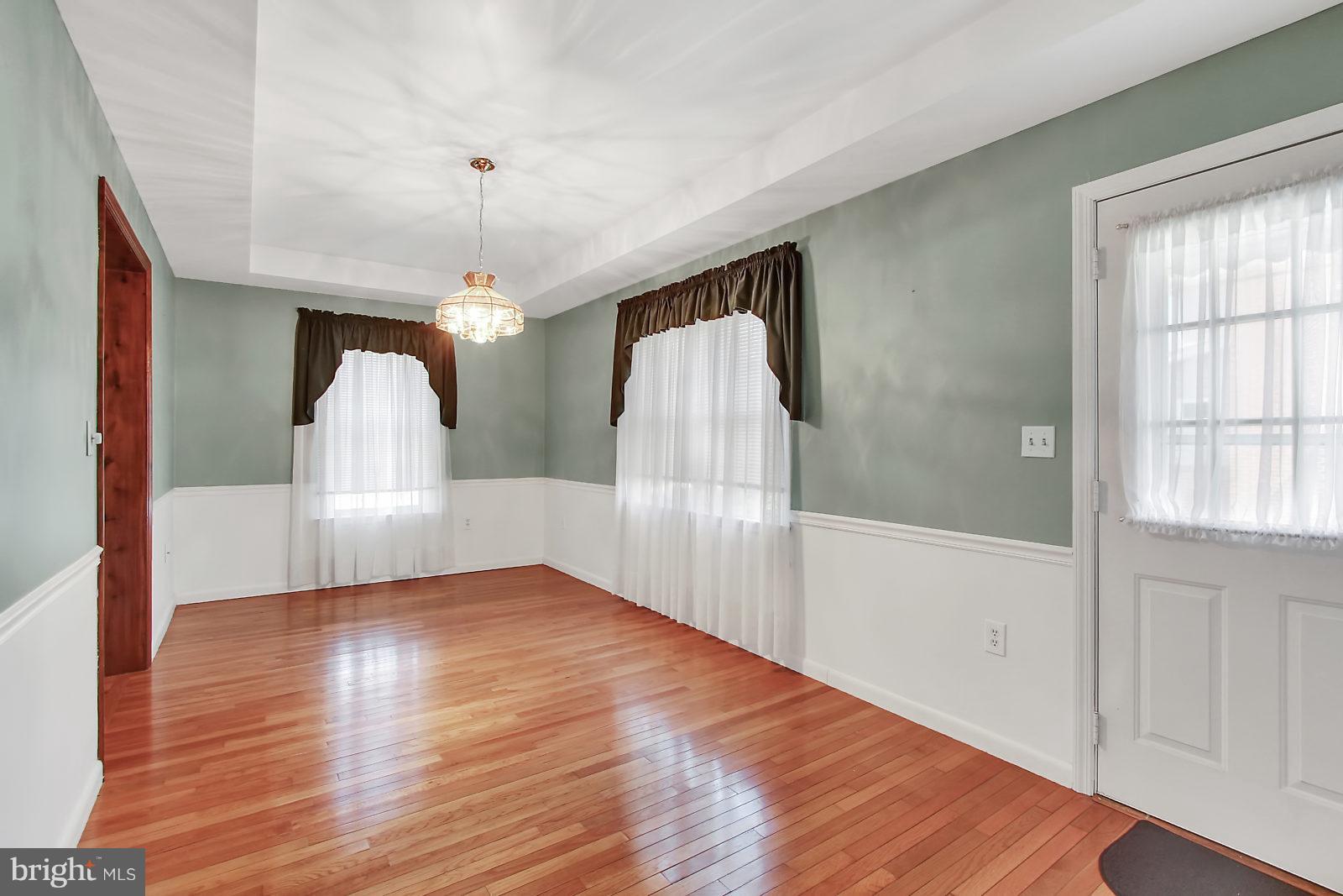 7846 North Cove Road Baltimore, MD 21219 - Photo 8 of 30 Dining Room