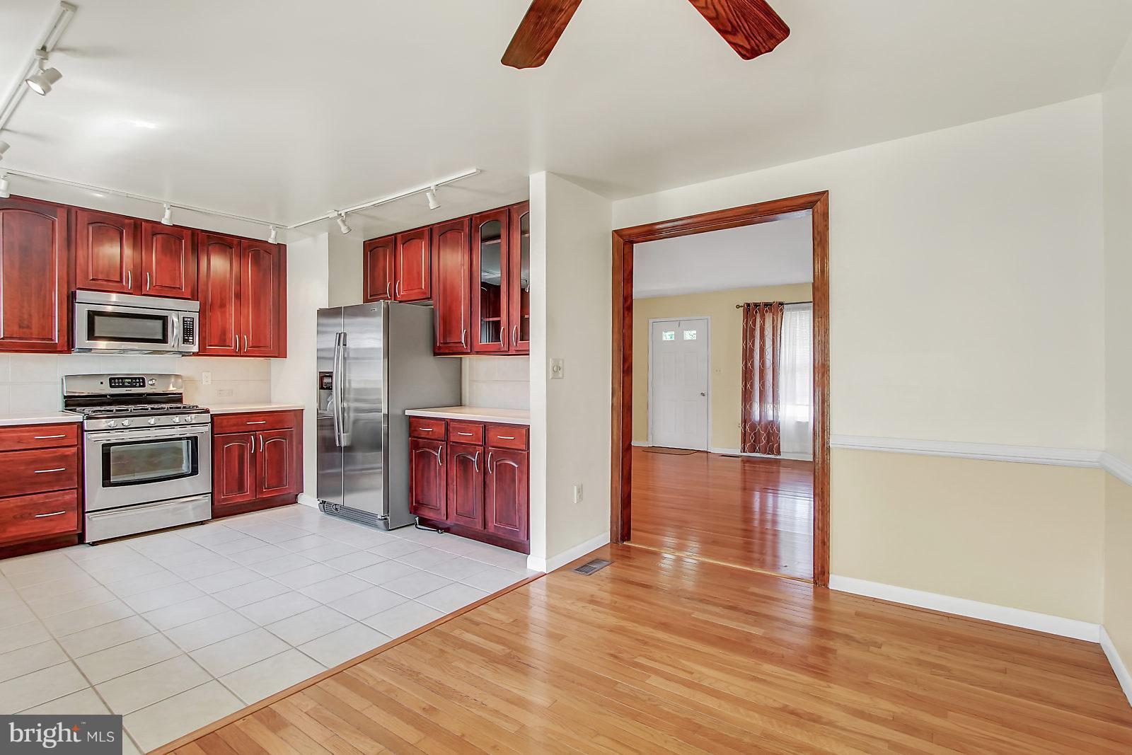 7846 North Cove Road Baltimore, MD 21219 - Photo 9 of 30 Eat in Kitchen