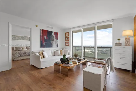$1,050,000 | 50 Biscayne Boulevard, Unit 3510, Miami, FL 33132