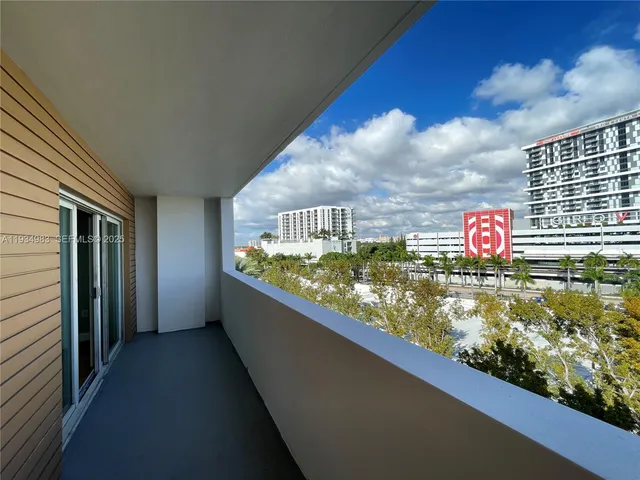 $2,600 | 2740 Southwest 28th Terrace, Unit 702, Miami, FL 33133