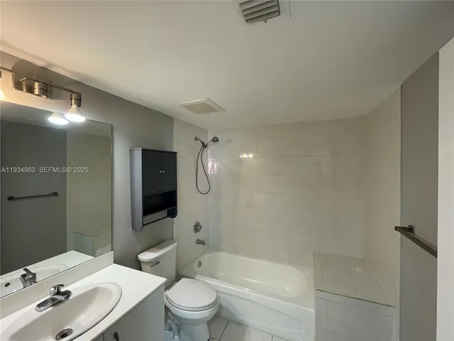 $2,600 | 2740 Southwest 28th Terrace, Unit 702, Miami, FL 33133