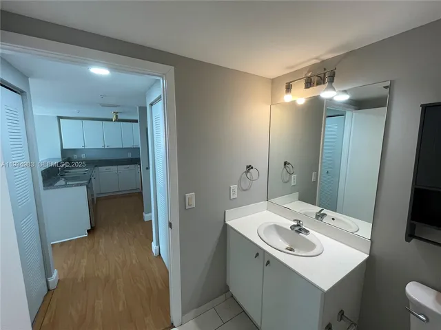 $2,600 | 2740 Southwest 28th Terrace, Unit 702, Miami, FL 33133