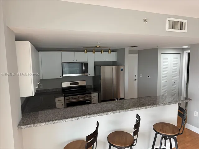 $2,600 | 2740 Southwest 28th Terrace, Unit 702, Miami, FL 33133