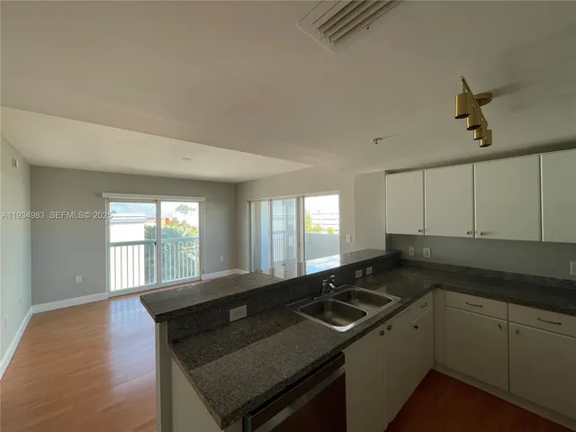 $2,600 | 2740 Southwest 28th Terrace, Unit 702, Miami, FL 33133