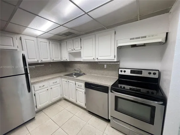 $1,650 | 1805 Sans Souci Boulevard, Unit 113, North Miami, FL 33181
