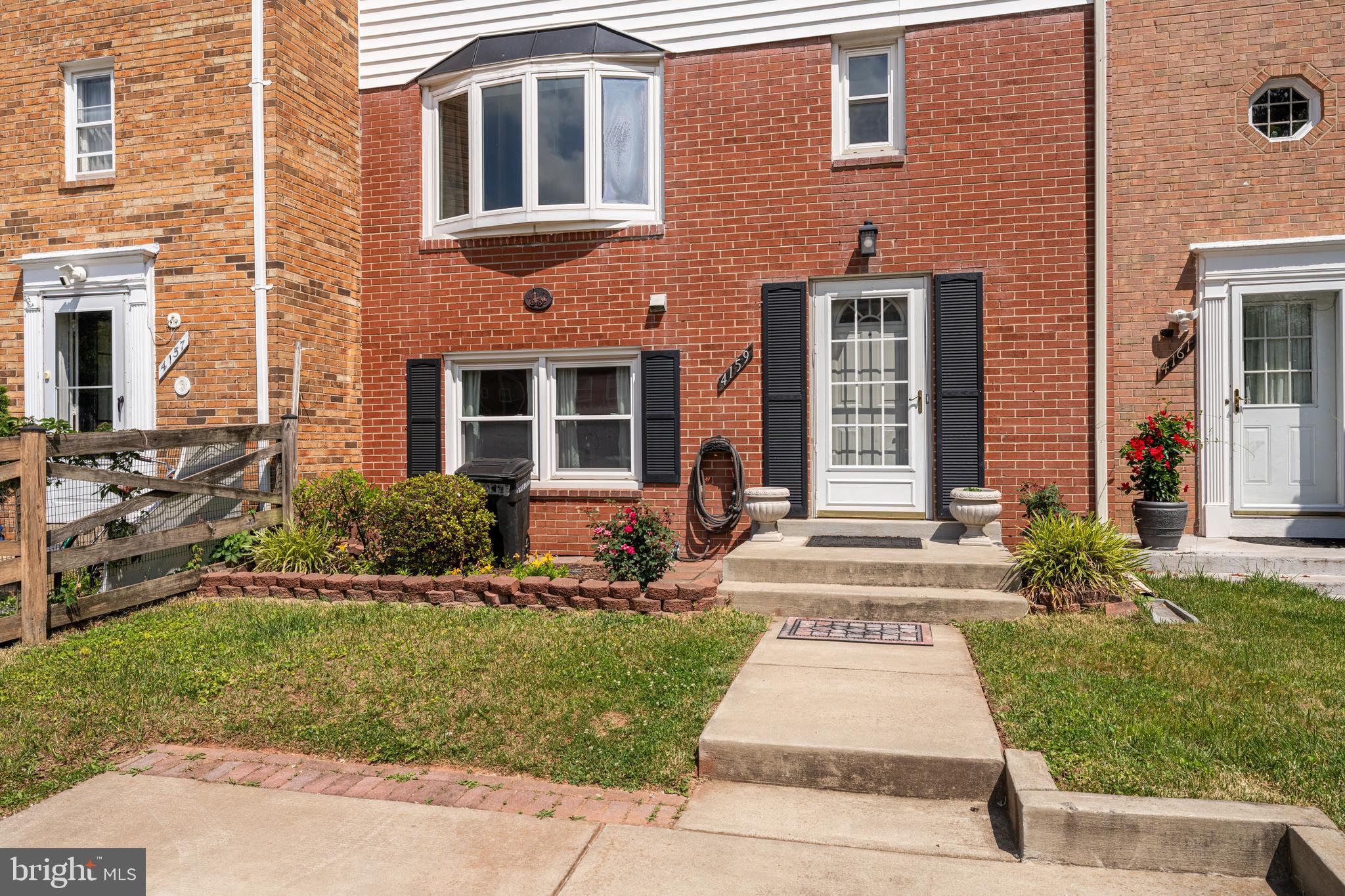 4159 Novar Drive Chantilly, VA 20151 - Photo 2 of 32