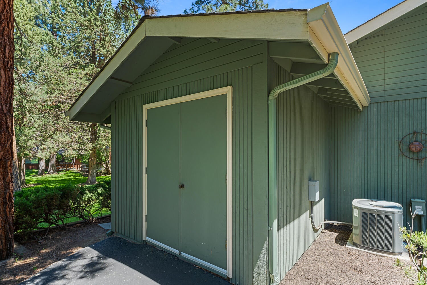 20434 Mainline Road Bend, OR 97702 - Photo 42 of 46 42