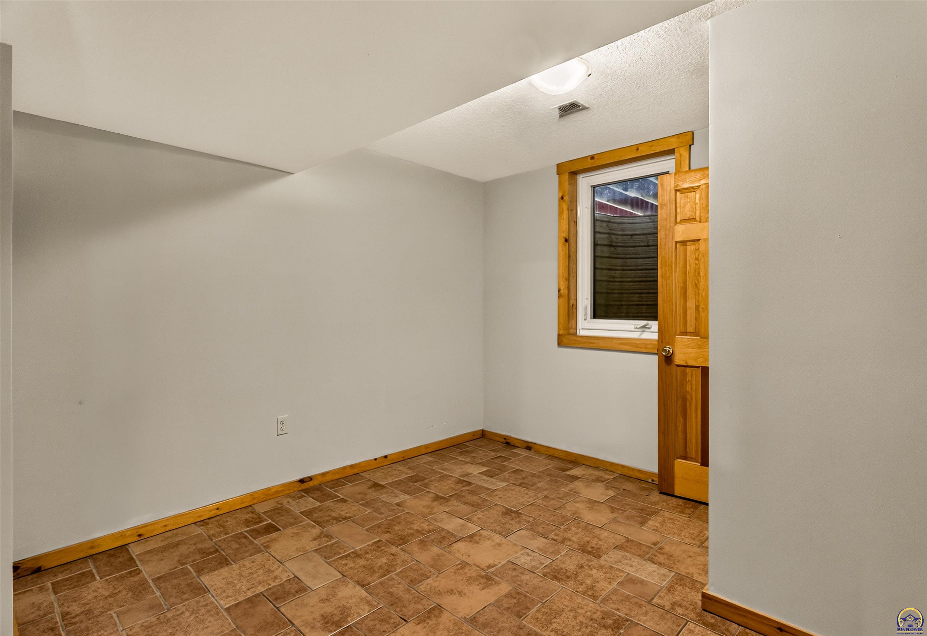 10808 Dickinson Road Ozawkie, KS 66070 - Photo 31 of 53