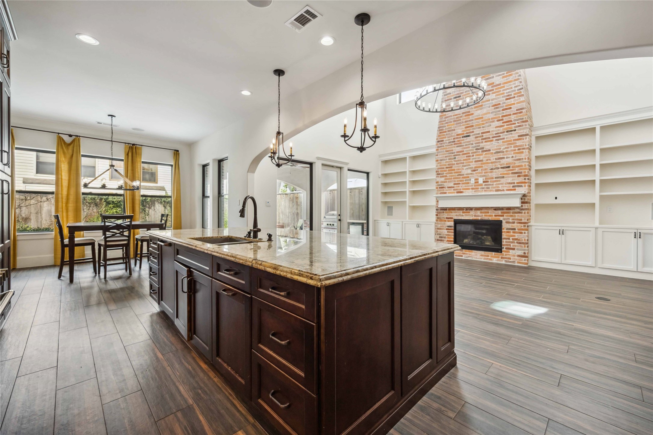 215 Malone Street Houston, TX 77007 - Photo 10 of 48 Kitchen