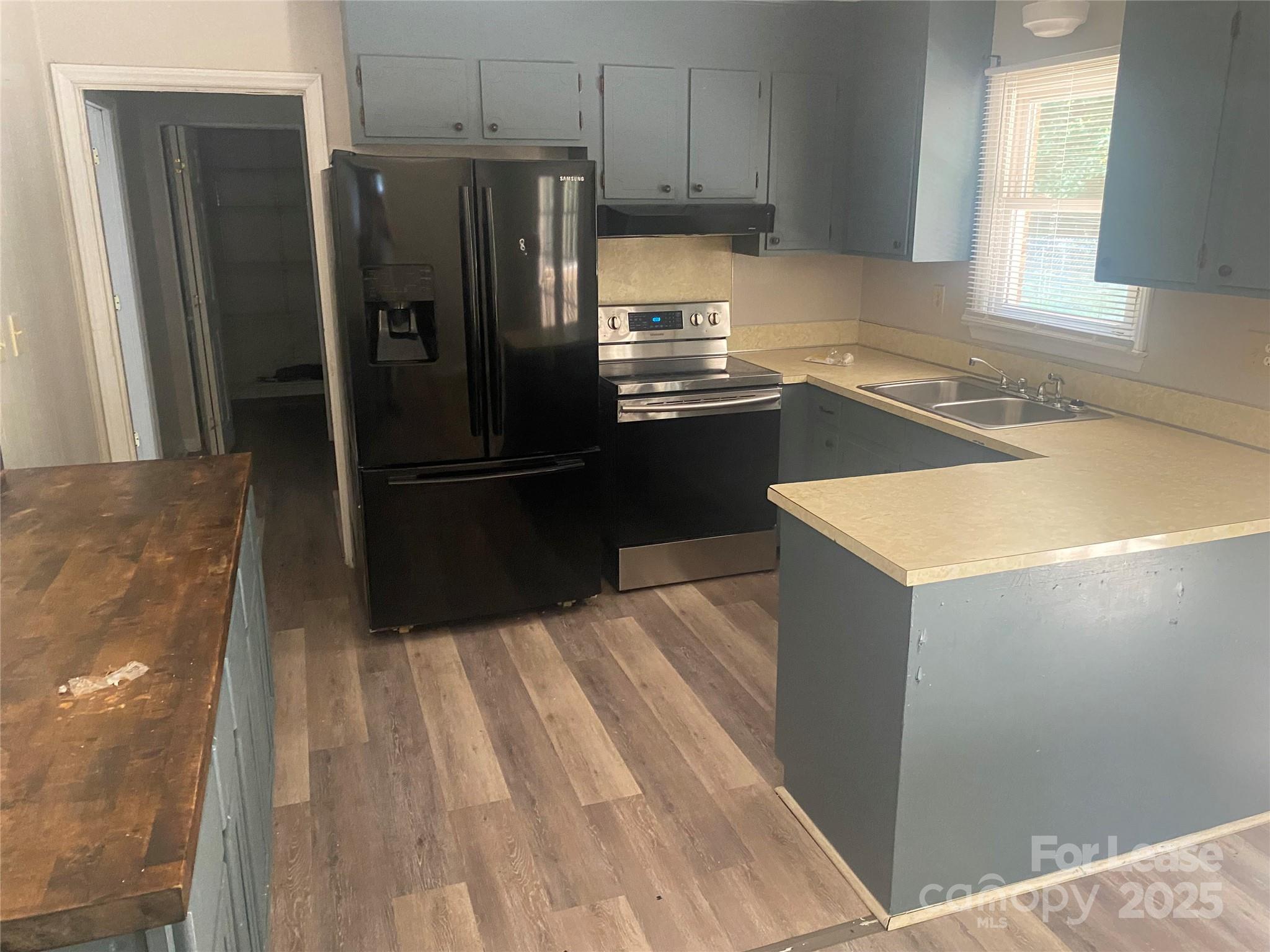 1427 Oak Hill Drive Morganton, NC 28655 - Photo 4 of 12 a kitchen with a refrigerator and a sink