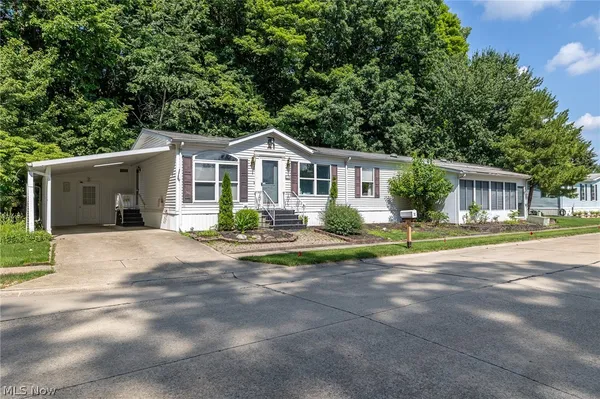 $124,900 | 12 Jessica Lane, Olmsted Falls, OH 44138