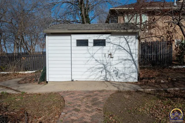 $200,000 | 2865 Southwest MacVicar Avenue, Topeka, KS 66611