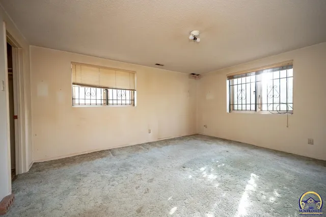 $200,000 | 2865 Southwest MacVicar Avenue, Topeka, KS 66611