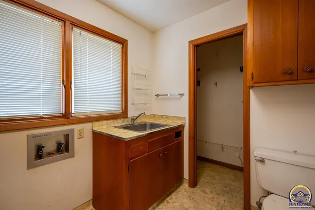 $200,000 | 2865 Southwest MacVicar Avenue, Topeka, KS 66611