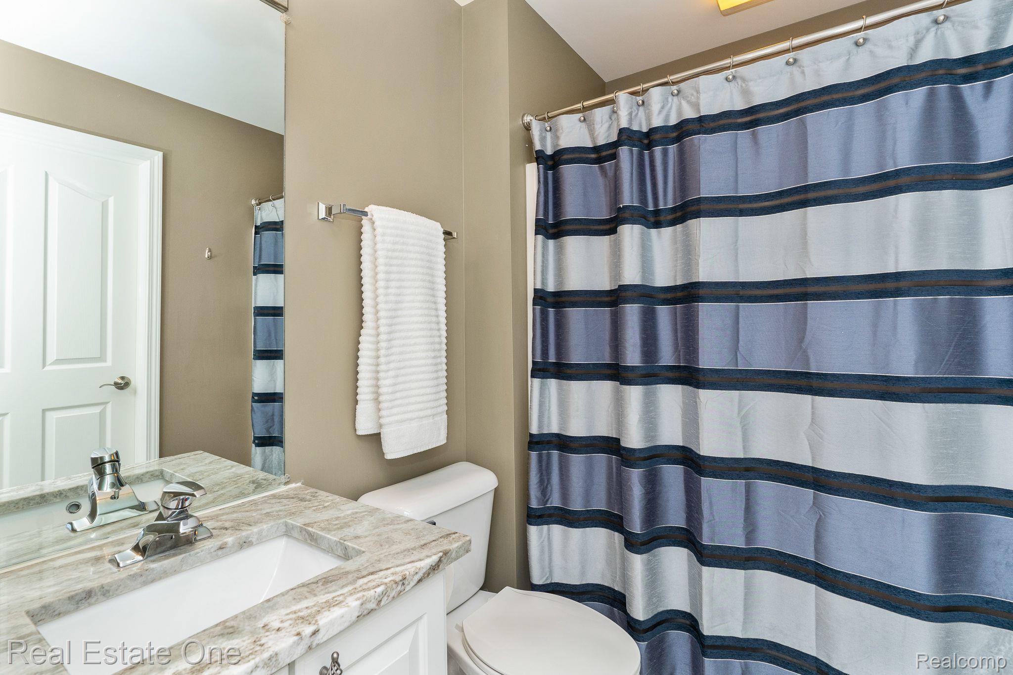 726 Loggers Circle Rochester, MI 48307 - Photo 28 of 64 2nd Bedroom