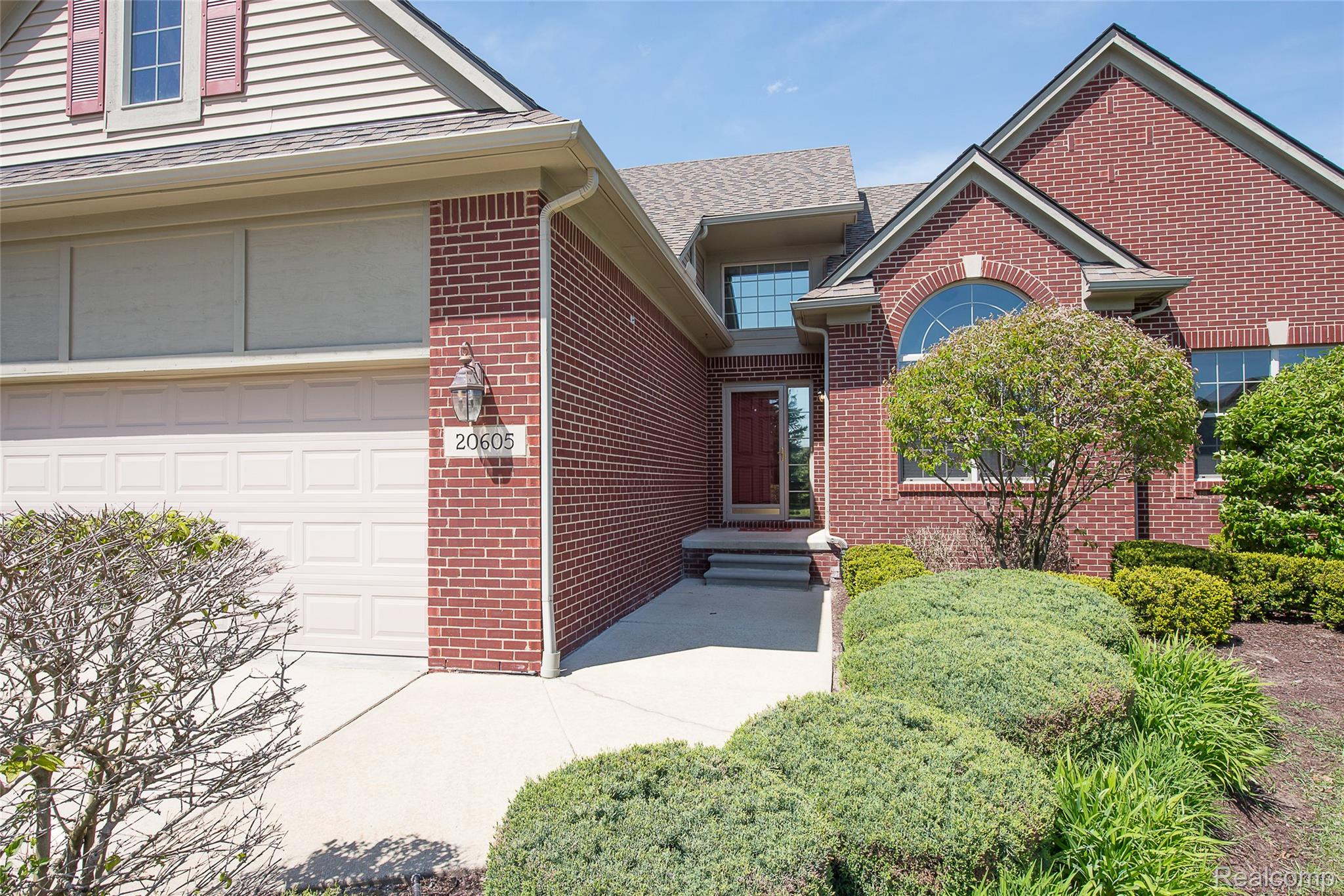 20605 Golf Ridge Circle Livonia, MI 48152 - Photo 3 of 42 Front Entrance