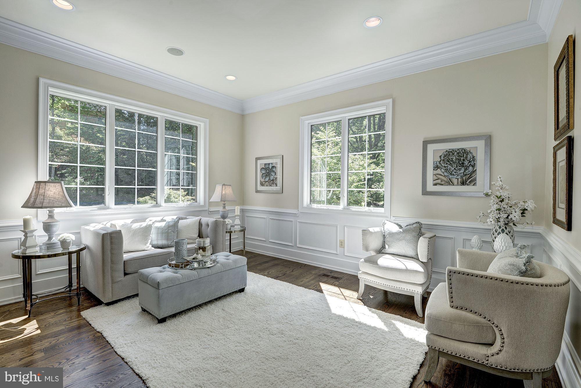 902 Chinquapin Road McLean, VA 22102 - Photo 3 of 30 Living Room
