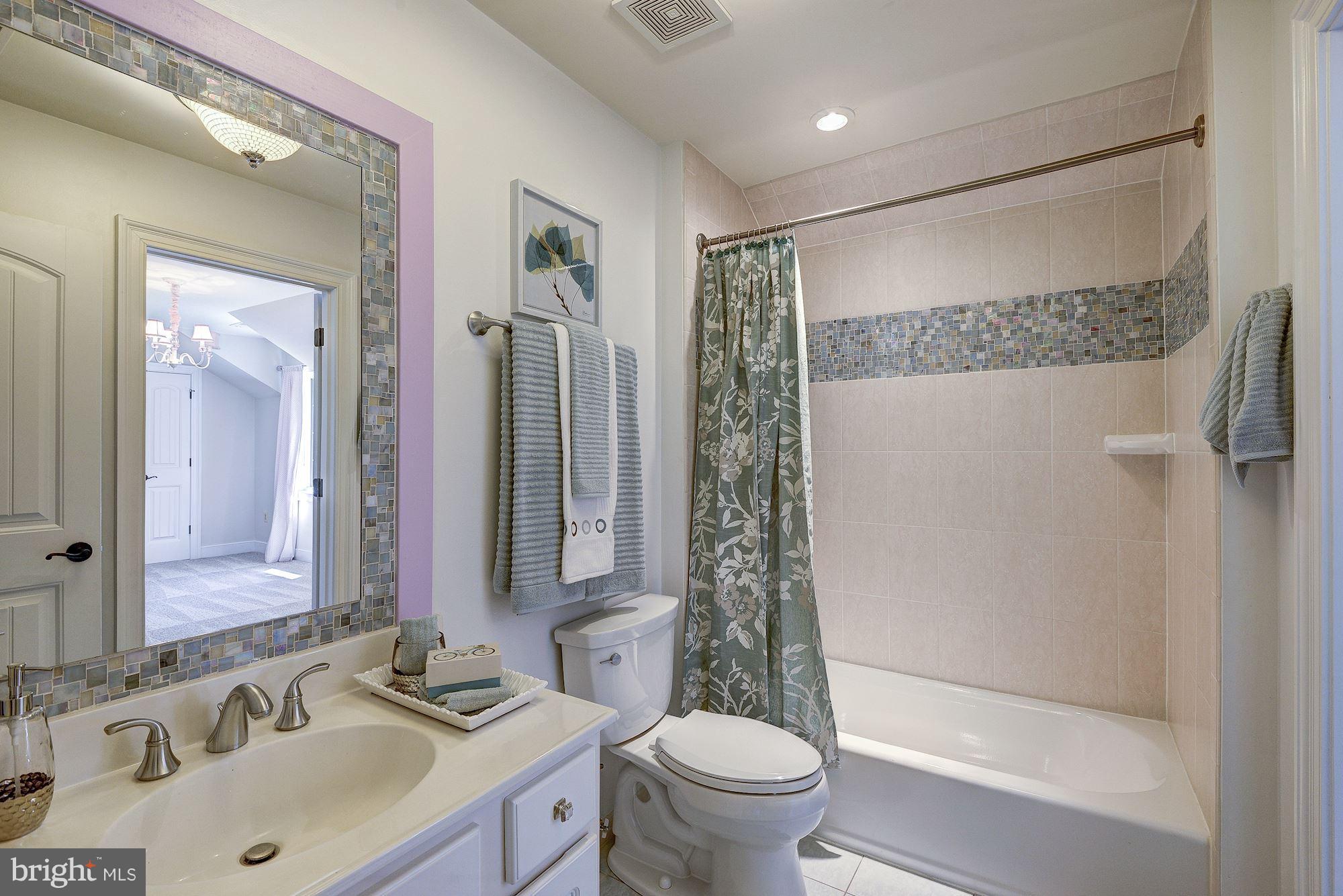 902 Chinquapin Road McLean, VA 22102 - Photo 22 of 30 Bath