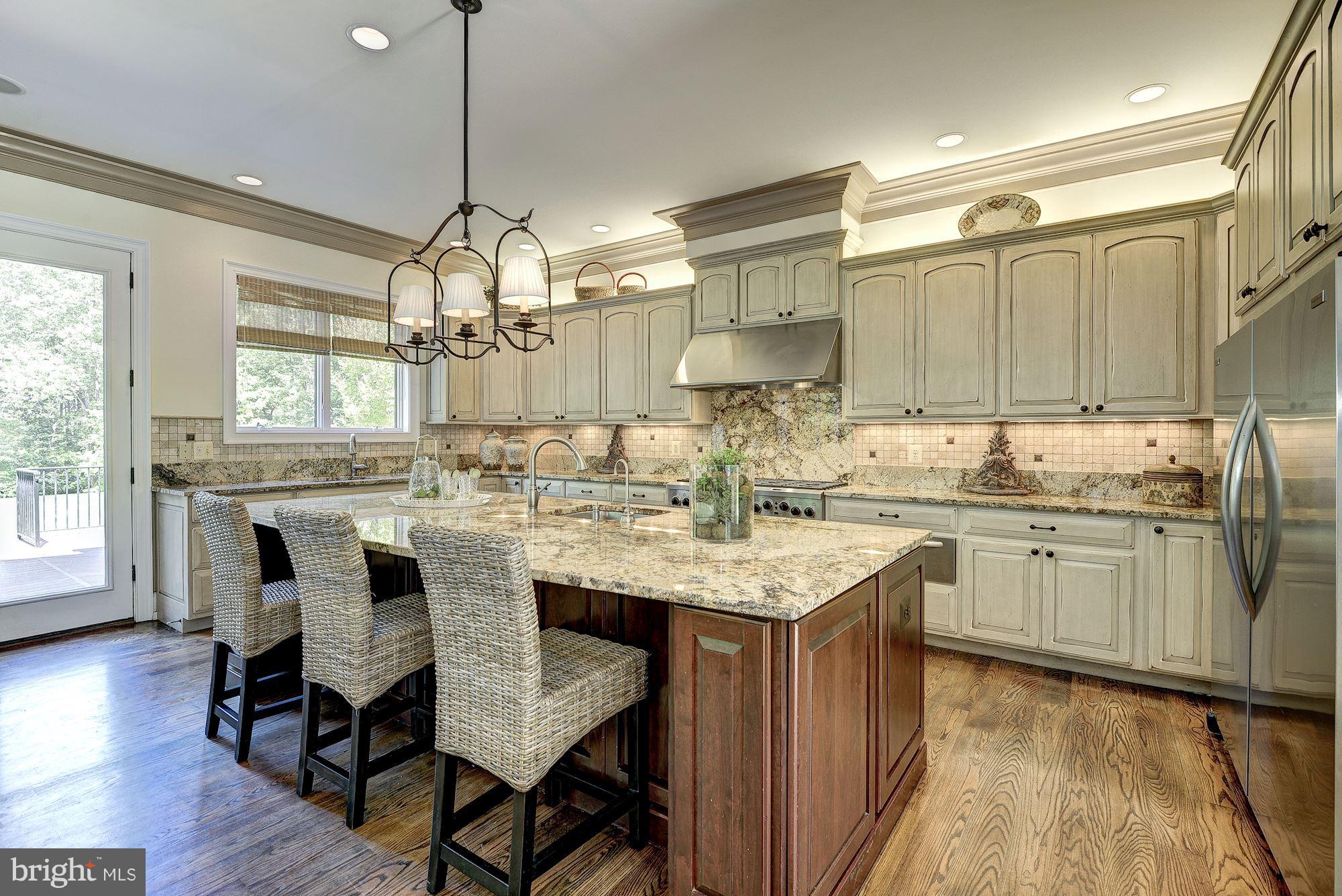 902 Chinquapin Road McLean, VA 22102 - Photo 8 of 30 Kitchen