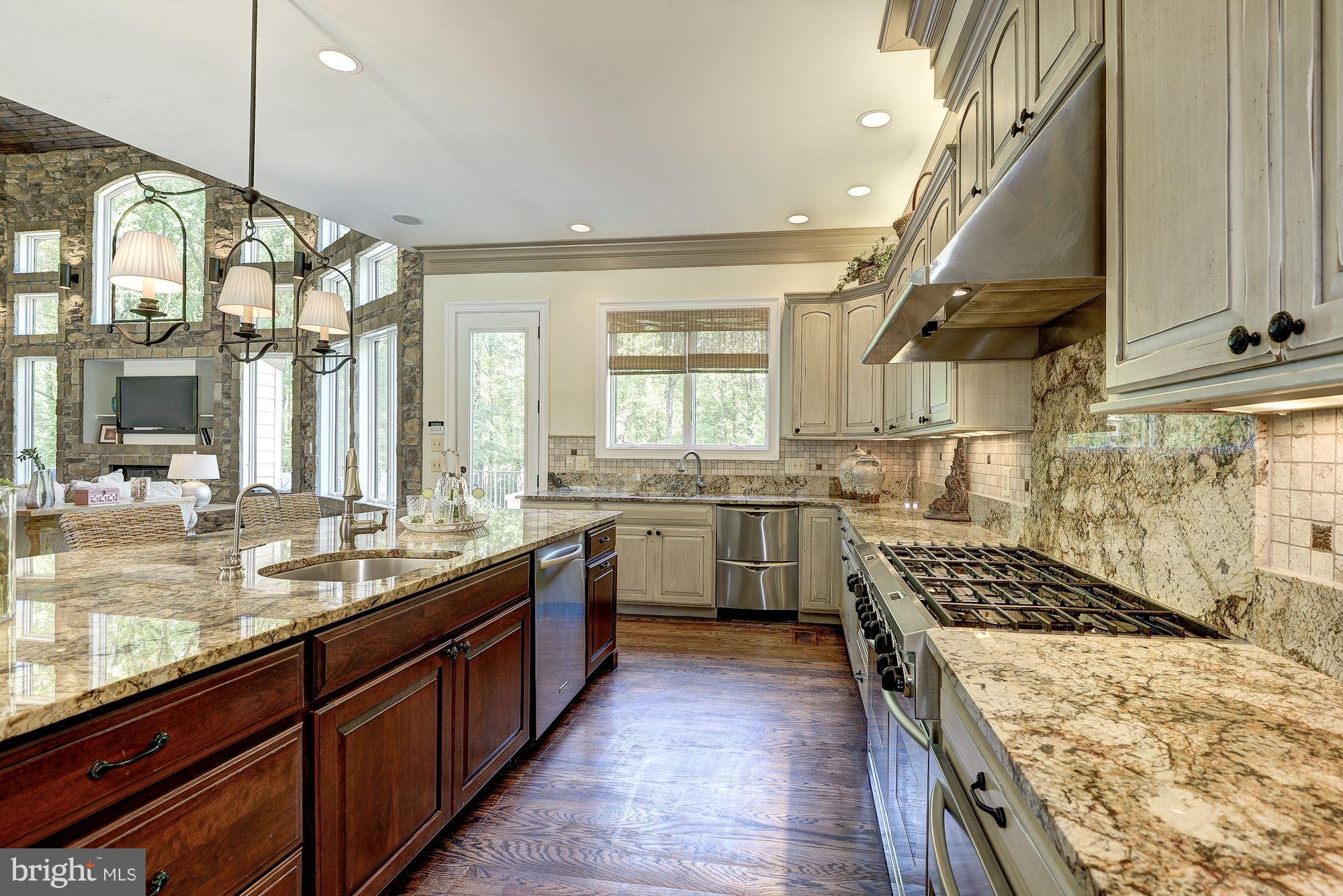 902 Chinquapin Road McLean, VA 22102 - Photo 9 of 30 Kitchen