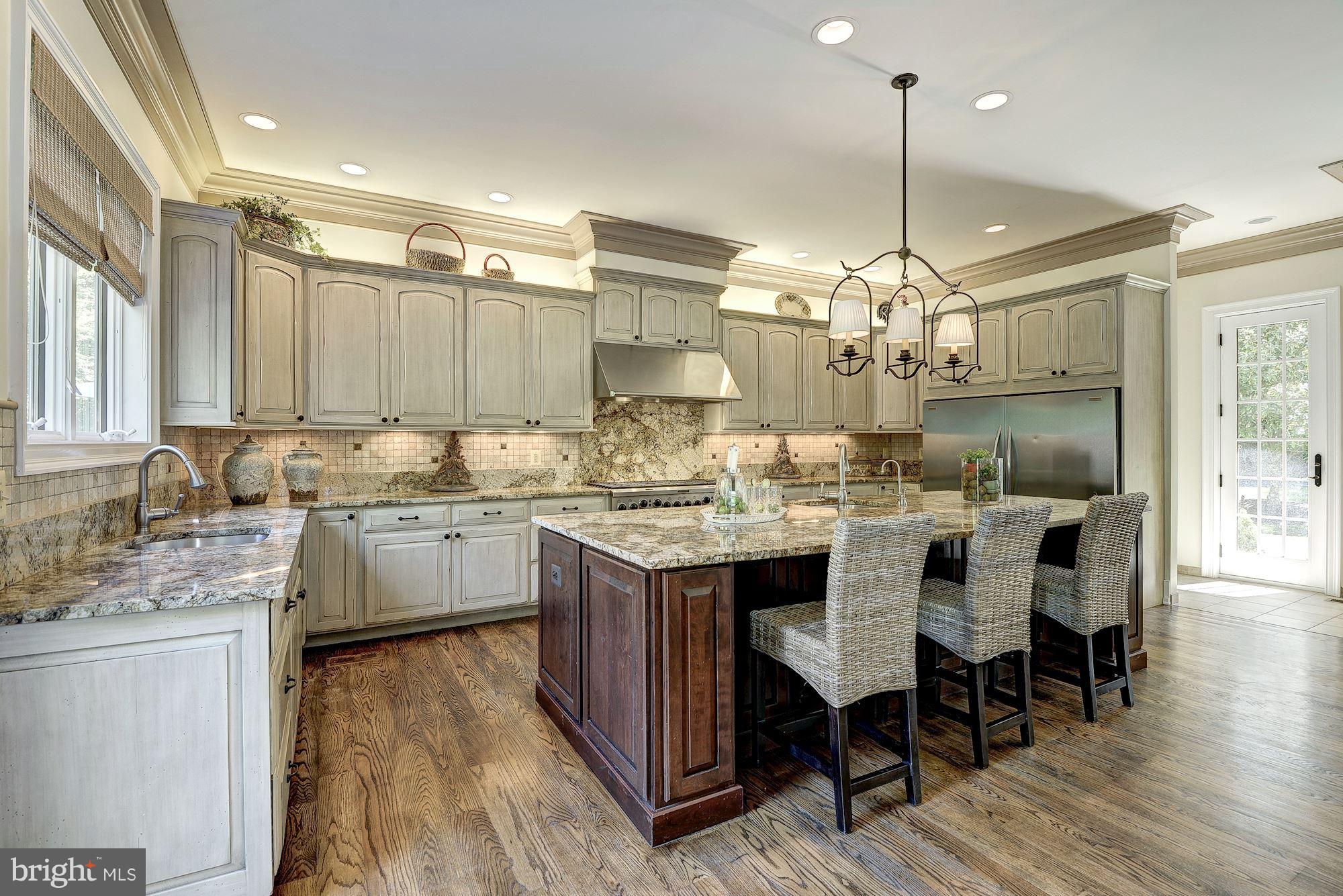 902 Chinquapin Road McLean, VA 22102 - Photo 10 of 30 Kitchen