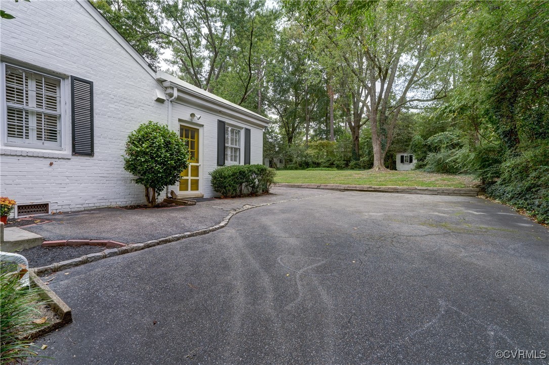 7709 Cornwall Road Henrico, VA 23229 - Photo 4 of 36 Gallery Image 4