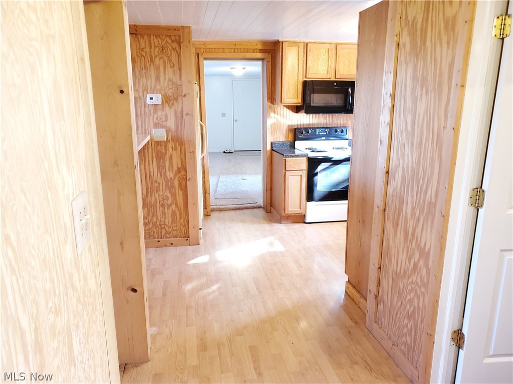 988 Plymouth Ridge Road Ashtabula, OH 44004 - Photo 9 of 26