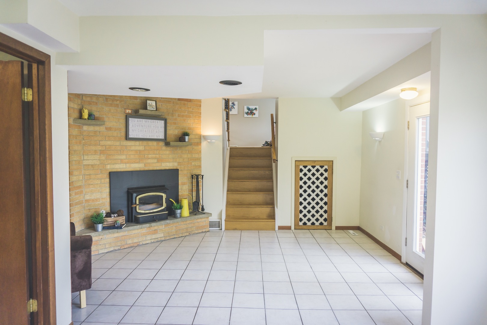 28939 May Street Spring Grove, IL 60081 - Photo 14 of 28 a view of a livingroom with a fireplace