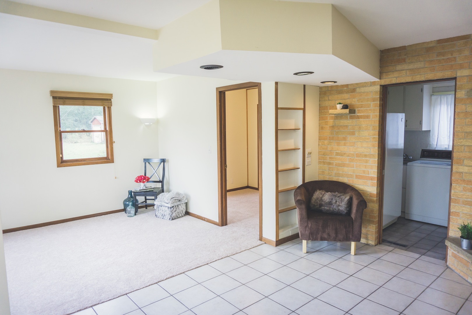 28939 May Street Spring Grove, IL 60081 - Photo 15 of 28 a living room with furniture and a table