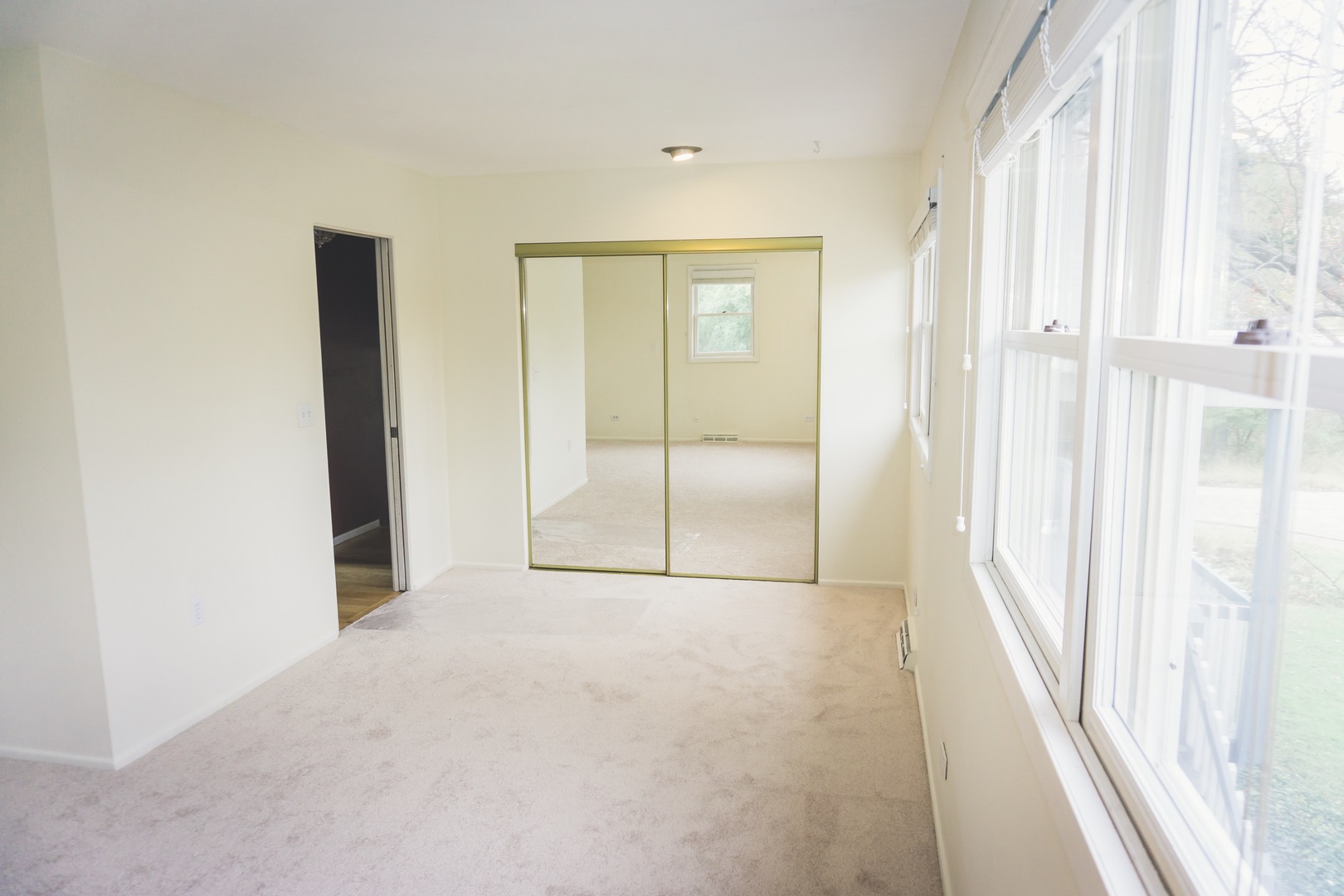 28939 May Street Spring Grove, IL 60081 - Photo 17 of 28 a view of an empty room with a window