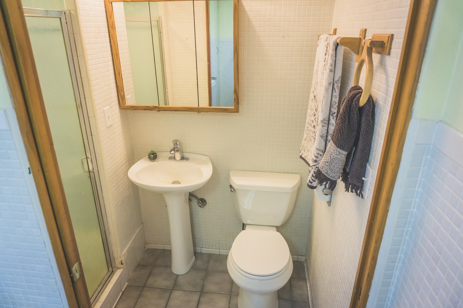 28939 May Street Spring Grove, IL 60081 - Photo 21 of 28 a bathroom with a sink toilet and a mirror