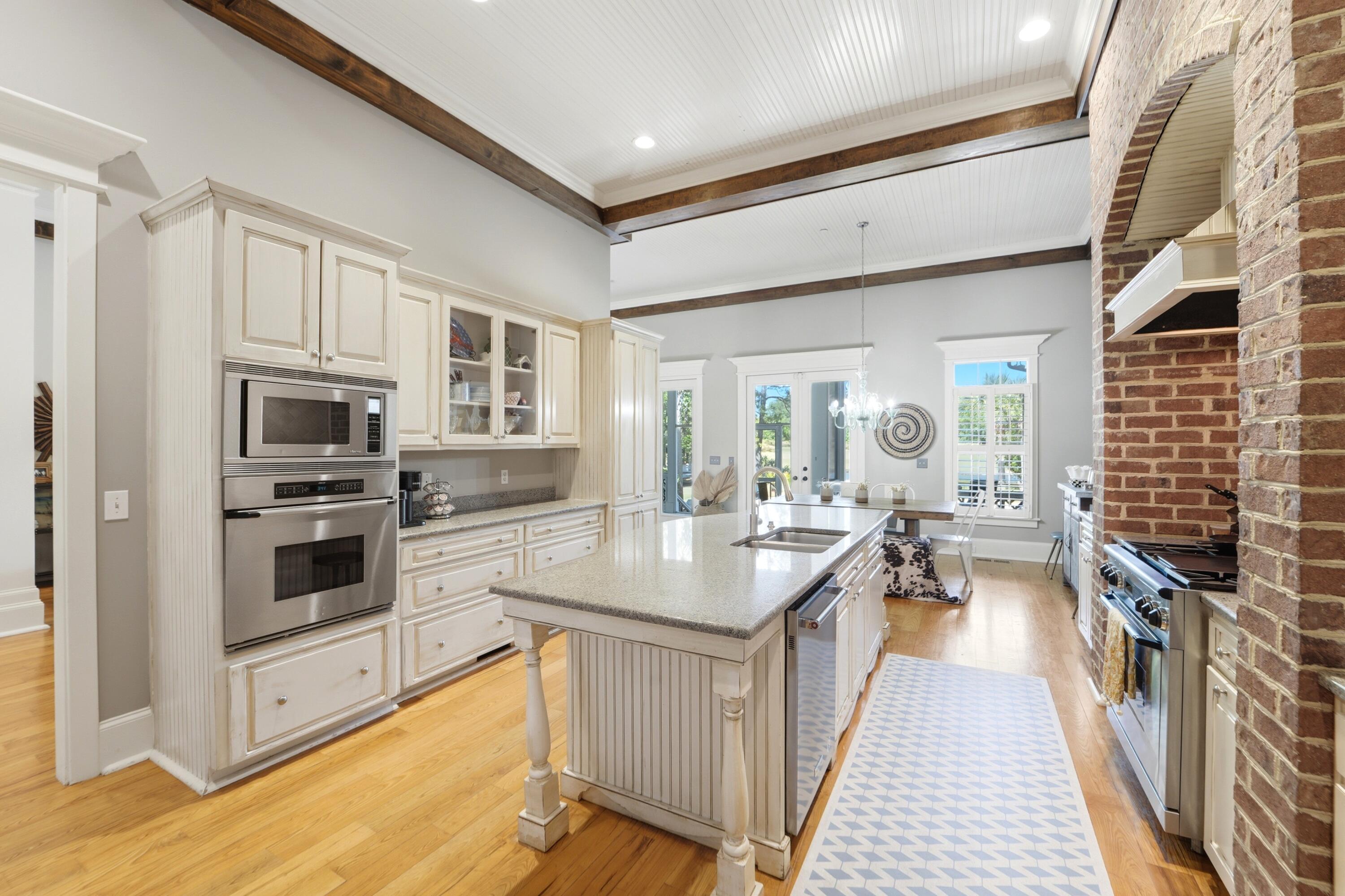 1833 Shell Ring Circle Mount Pleasant, SC 29466 - Photo 23 of 88 kitchen