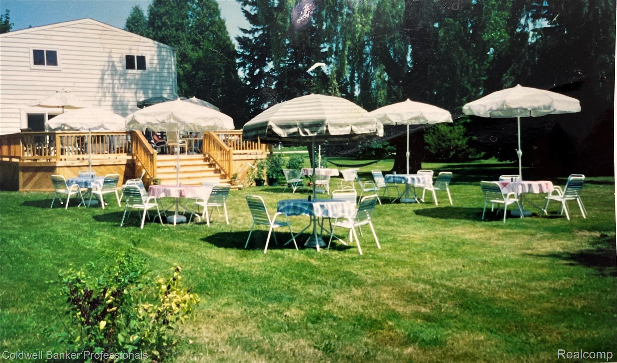 2321 West Wattles Road Troy, MI 48098 - Photo 42 of 45 Yard pic with party set-up.jpg